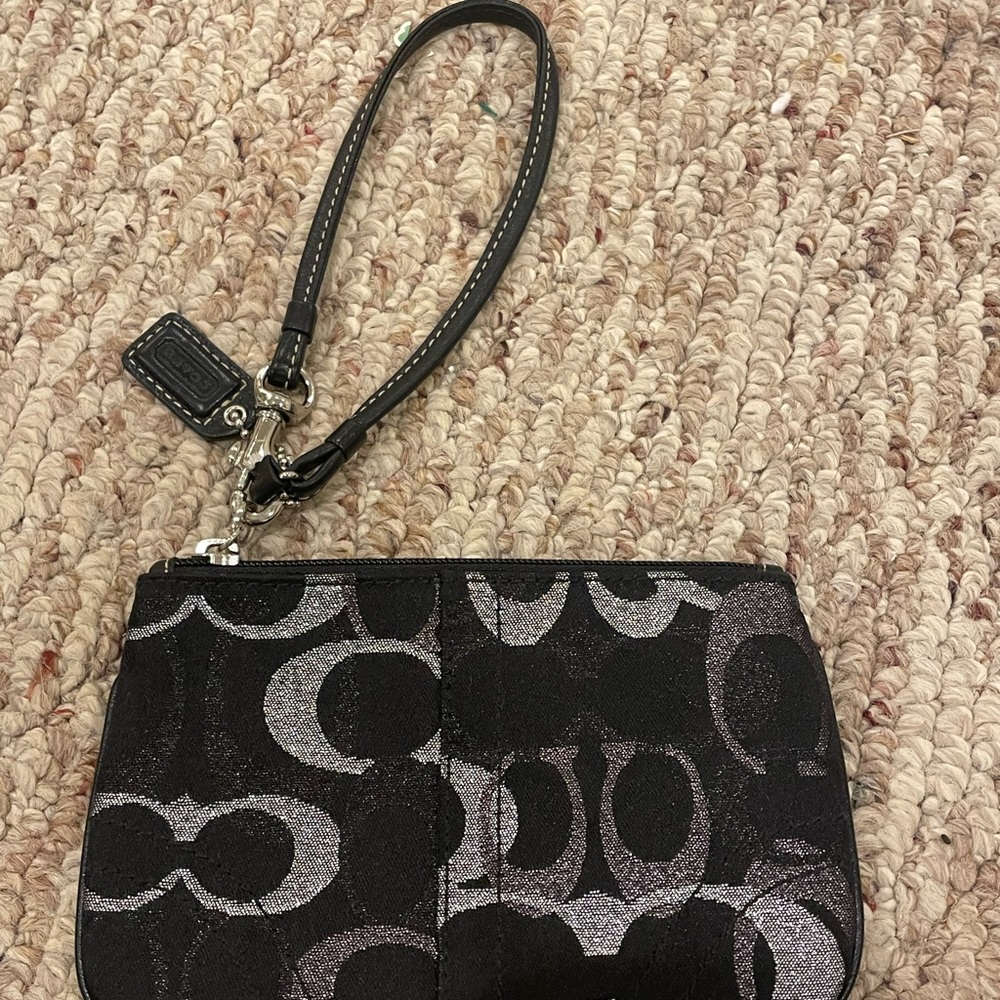 Signature, Coach wristlet
